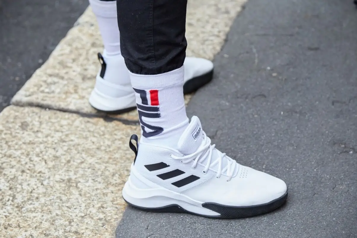 Redescubriendo las tendencias de la moda de los 90 — Photo №7